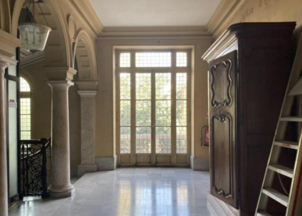Immeuble résidentiel Belle Époque à Nice, bâtiment historique avec façade élégante, en vente dans le cadre d'une cession encadrée.