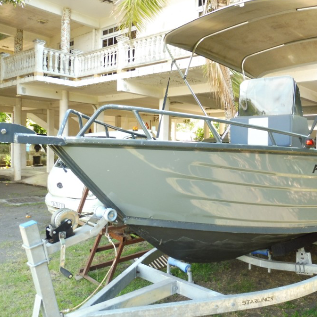 À céder – Navire Skyliner G8550 + Remorque Starliner 2022 – Polynésie française