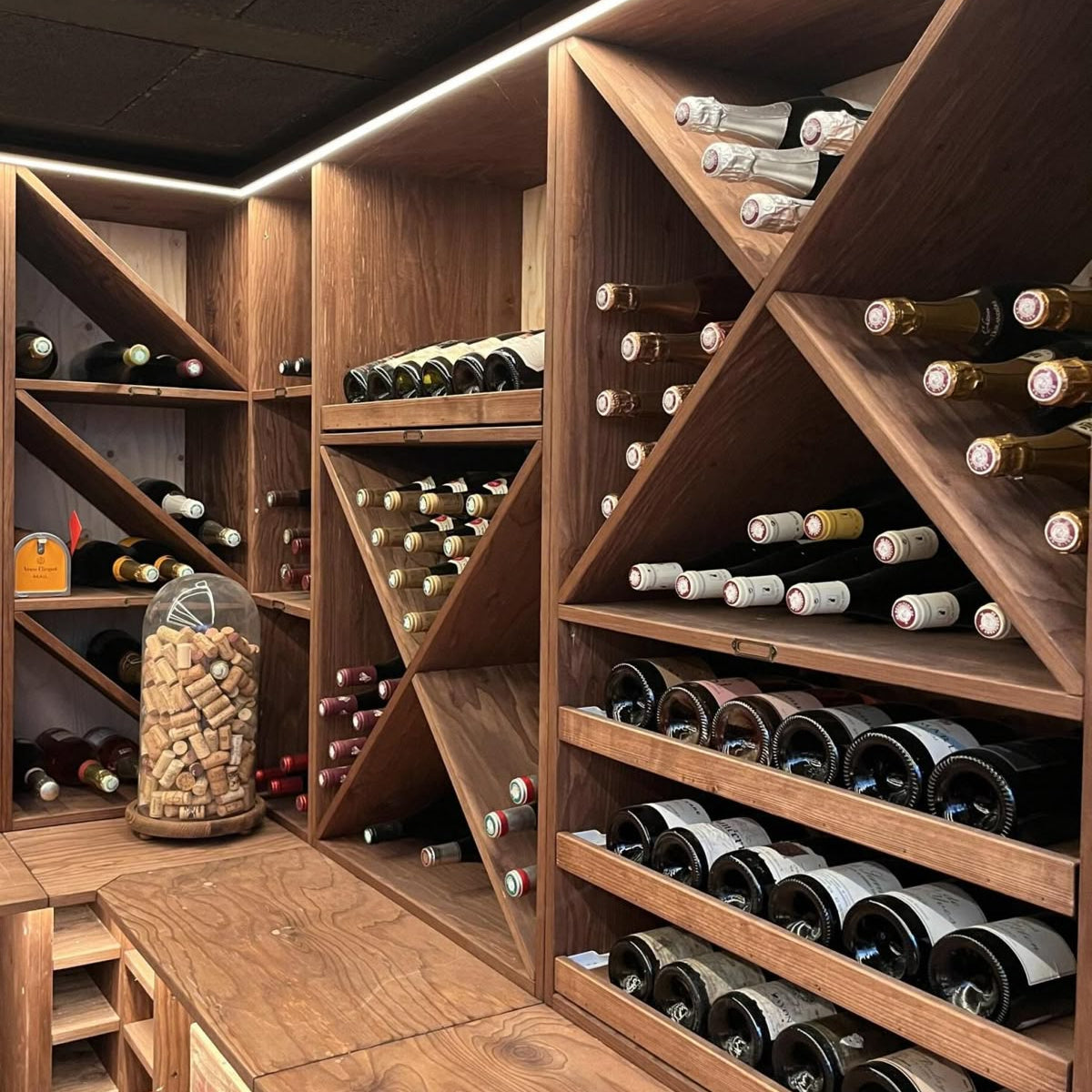 À céder – Matériel & mobilier cave à vin – Cestas (33)