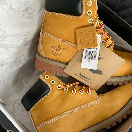 À céder – Stocks TIMBERLAND chaussures et accessoires – Bordeaux (33)
