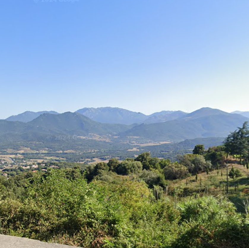 Appartement 3 pièces en Corse-Sartène, intérieur avec salon, cuisine et chambres, dans un contexte de liquidation judiciaire.