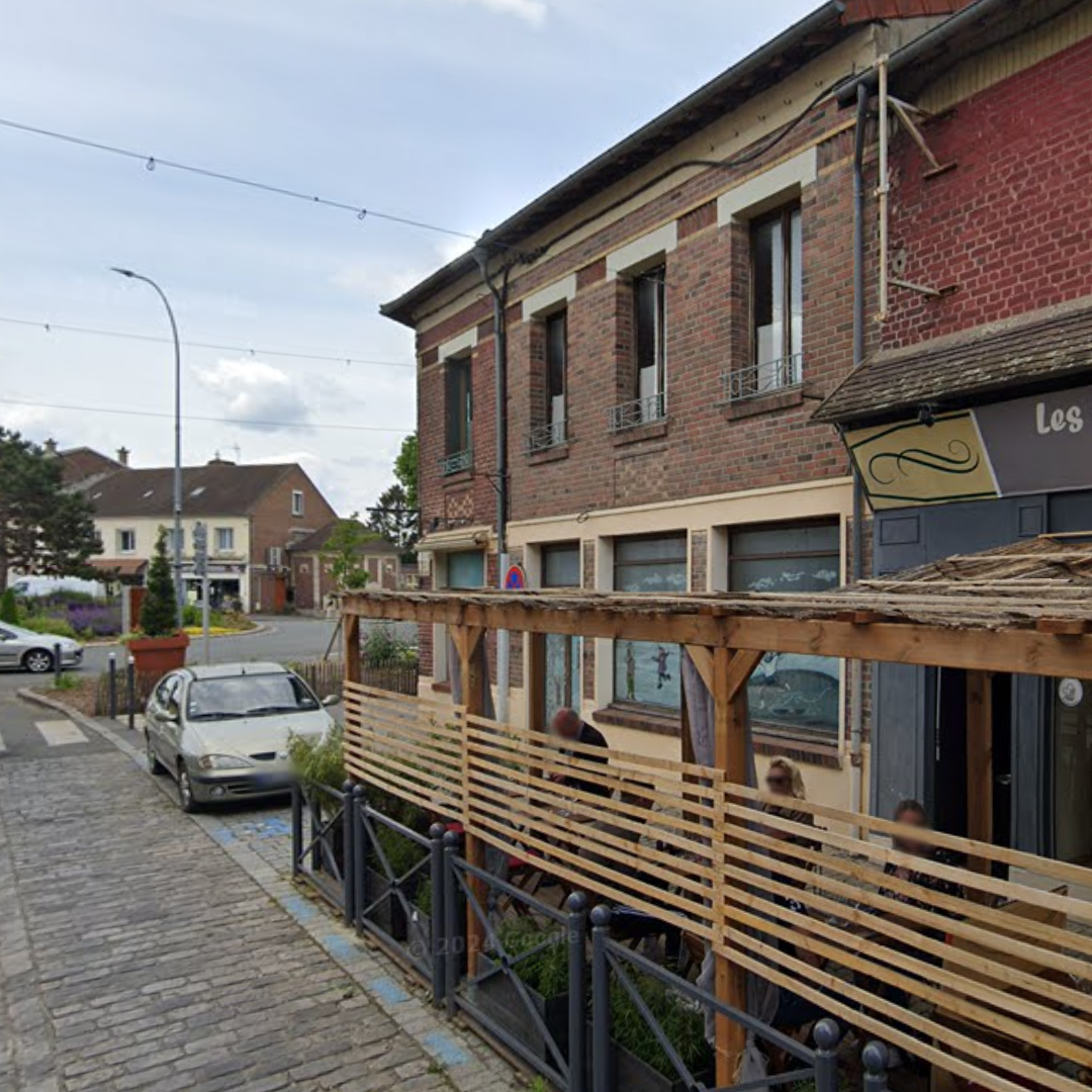 Bâtiment commercial avec appartement en liquidation judiciaire — Noyon (60)