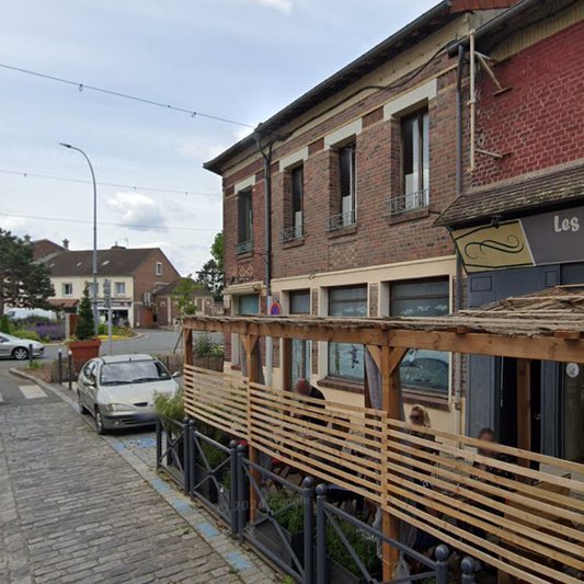 Bâtiment commercial avec appartement en liquidation judiciaire — Noyon (60)