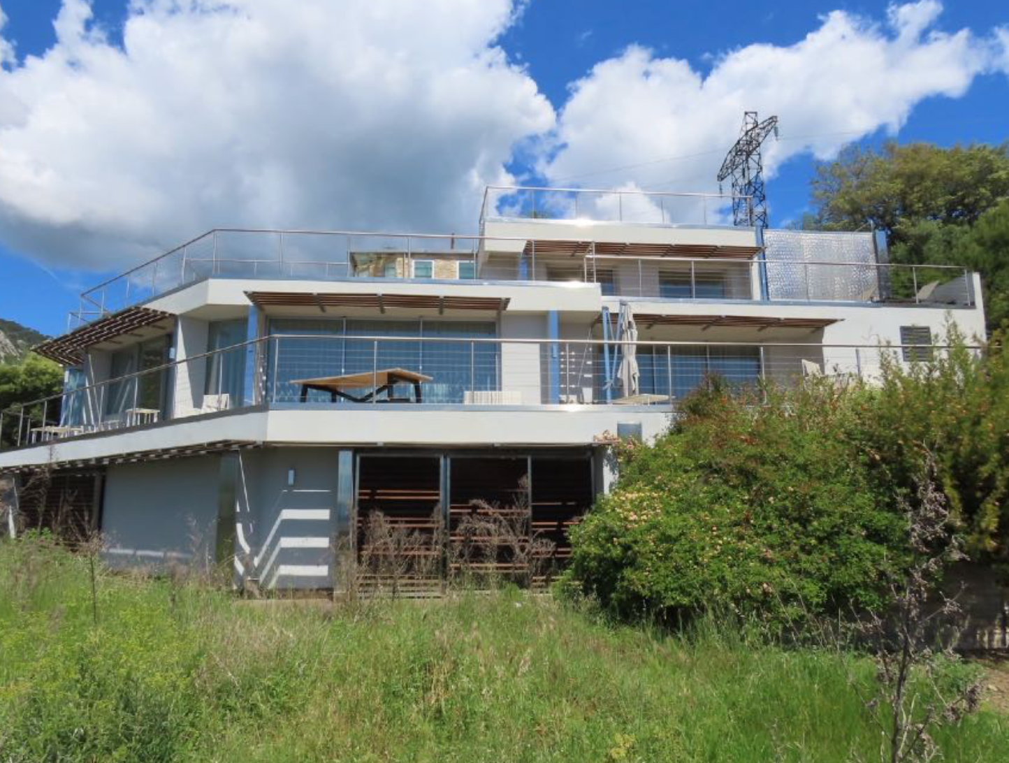 Vue d'ensemble de l'ensemble immobilier résidentiel à Beausoleil et Roquebrune-Cap-Martin, proposé par Conciergerie Judiciaire.