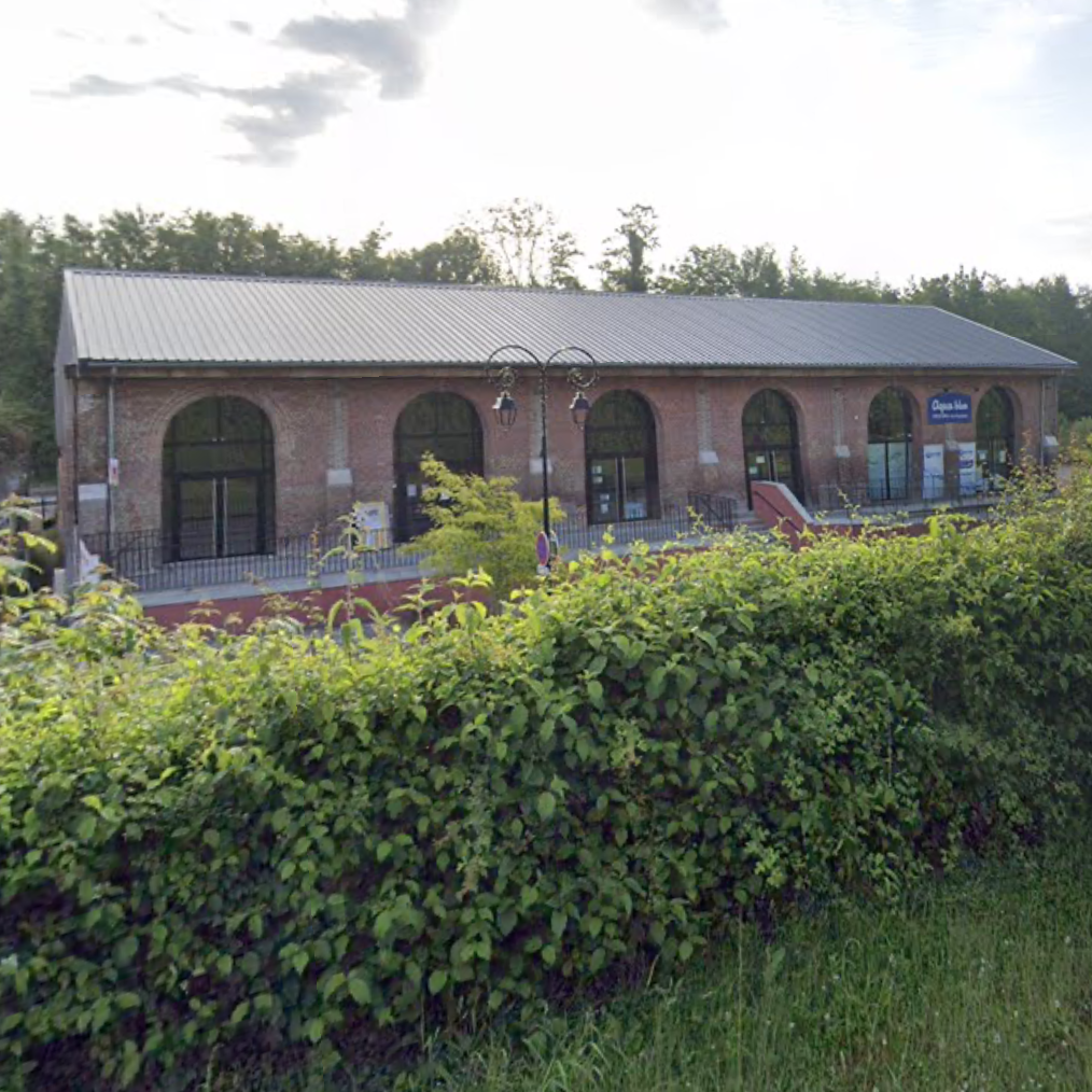 Framed artwork of Hangar Montreuil, showcasing its architectural details and design by Offres jusqu'au 31.07.2026.