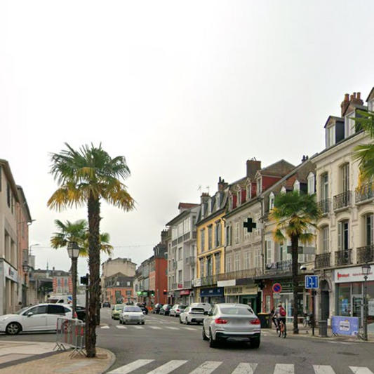 Immeuble à Tarbes (65) en liquidation judiciaire, cession encadrée, bâtiment résidentiel ou commercial visible.