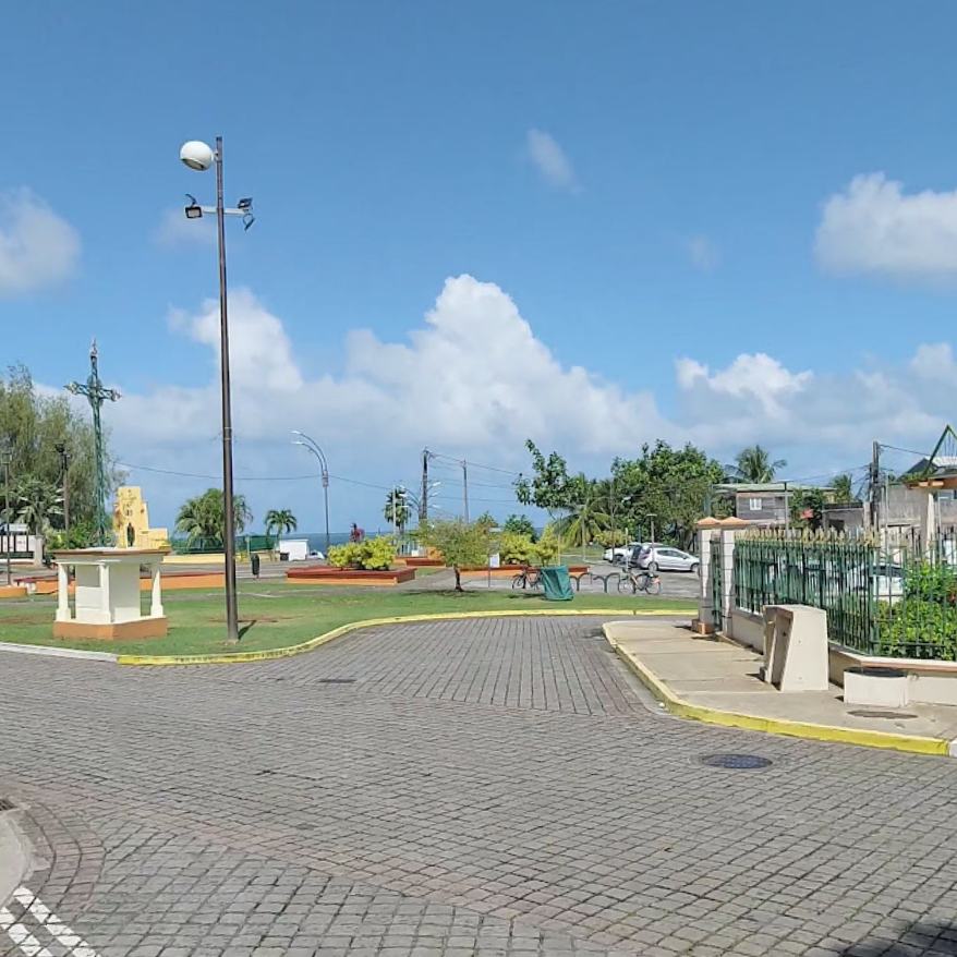 Immeuble de bureaux à Baie-Mahault, Guadeloupe, en liquidation judiciaire, cession encadrée, bâtiment moderne et commercial.