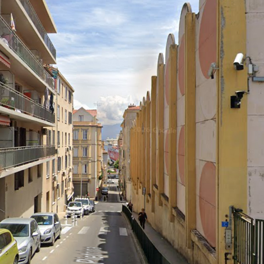 Deux emplacements de parking à Ajaccio, image illustrant les places disponibles pour cession encadrée.